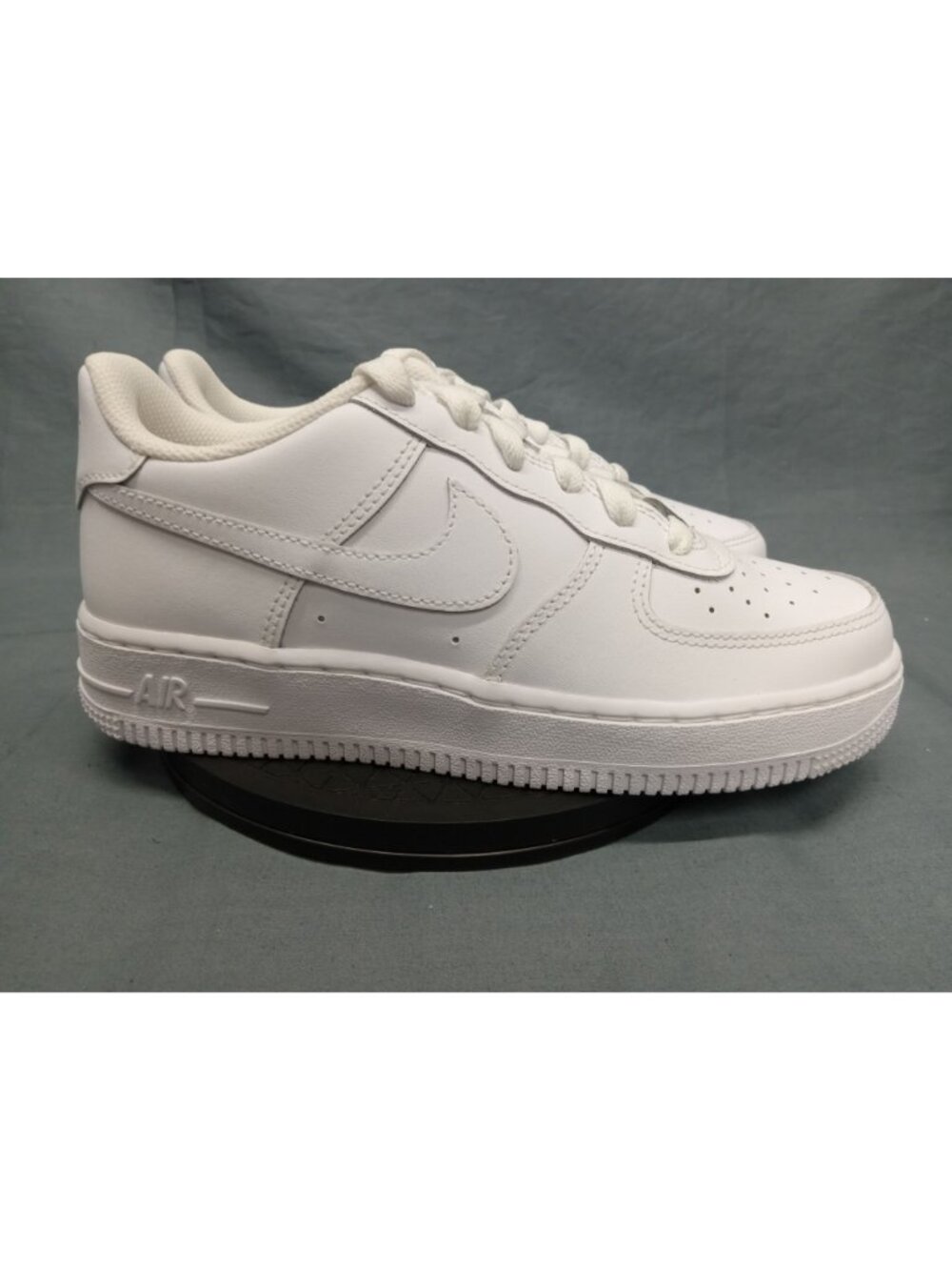 Nike Air Force 1 LE (GS) Sneakers Leather Triple White Boys Size 7 NEW IN BOX! - Picture 4 of 12